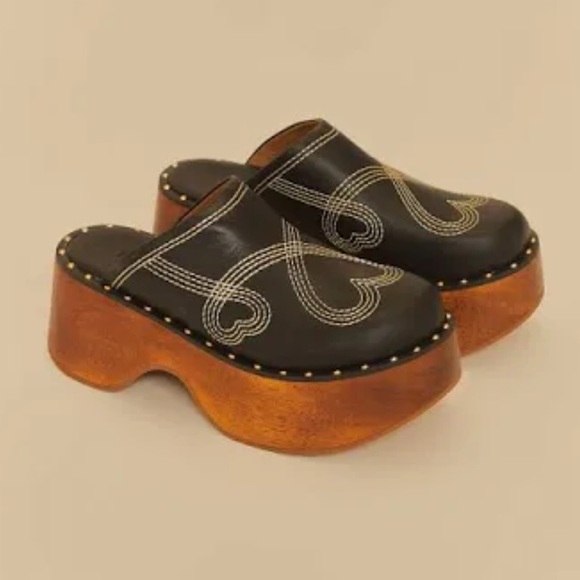 FARM Rio Shoes - NEW FARM Rio Black Heart Clog Studded Platform Heels